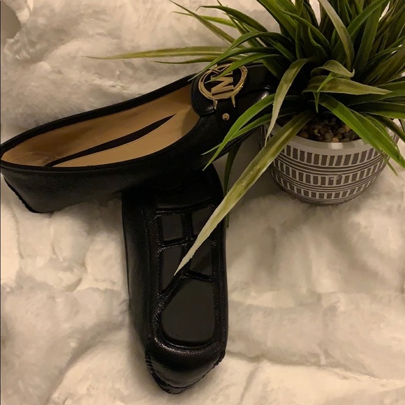 Michael Kors Fulton Flats - Picture 3 of 3